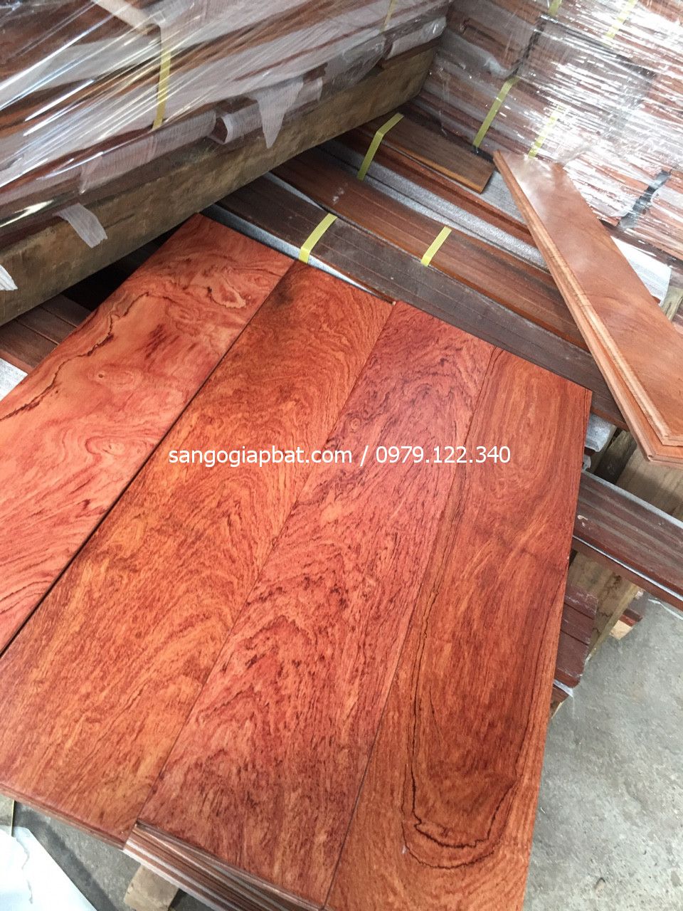 Sàn gỗ Hương Đá (18x90x750mm)